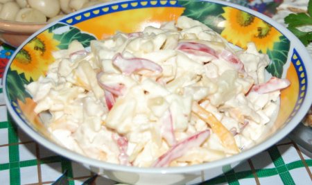Рецепт приготовления салата с яблоками и сыром. 