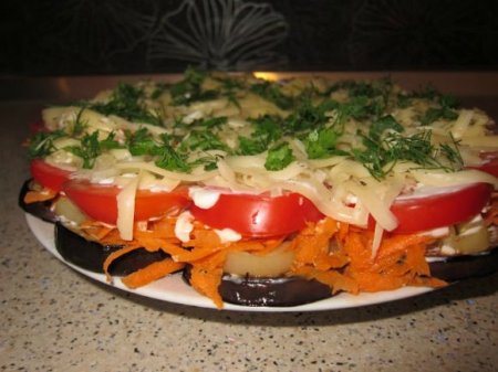 Слоеный салат с баклажанами