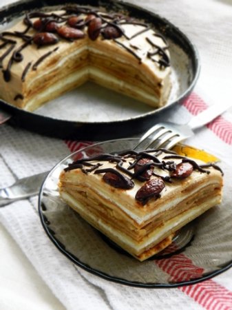 Рецепт Блинный торт с творожным кремом, вареной сгущенкой и бананами