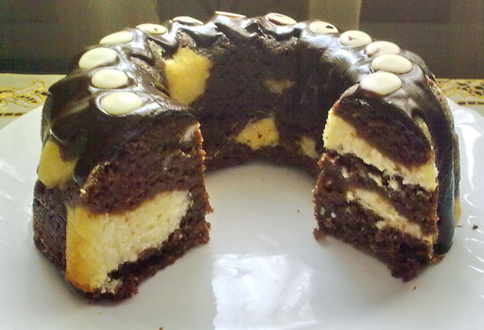 Шоколадный пирог с творожными шариками — рецепт с фото пошагово