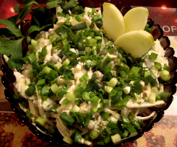 Салат с консервированной горбушей и фасолью