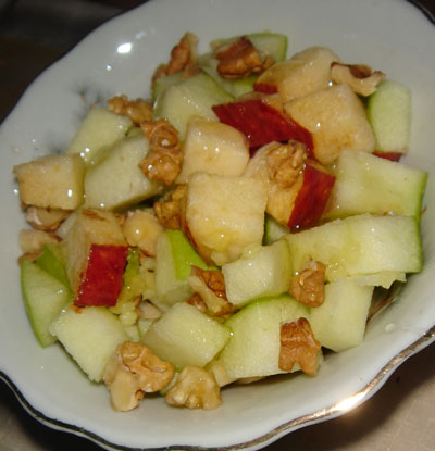 Салат из яблок с медом">
