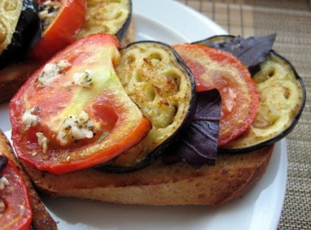 Рецепт Бутерброд с баклажаном и помидором