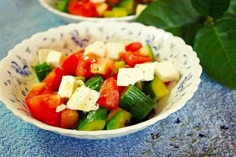 Овощной салат с сыром фета
