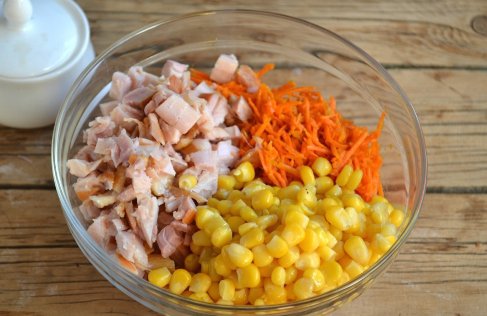 Салат с копченой курицей и корейской морковкой