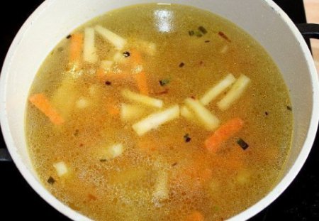 Суп с сырными клёцками.