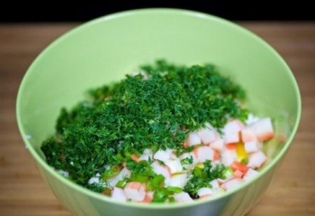 Крабовый салат с красной фасолью