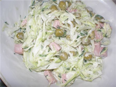 Капустный салат с горошком, рецепт