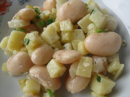 Салат с фасолью и картофелем