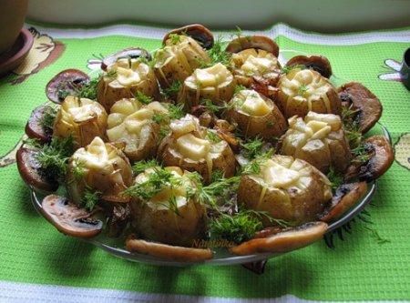Печеная картошка с грибами