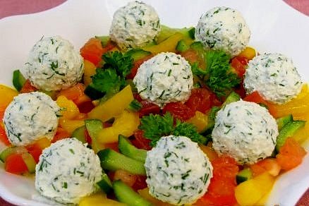 Рецепт Салат с шариками из брынзы