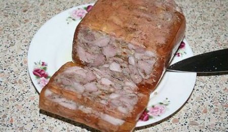 Рецепт Домашняя ветчина из куриного мяса с черносливом и орехами
