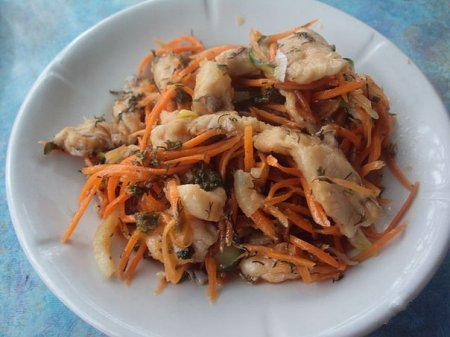 Корейский салат из моркови с рыбой