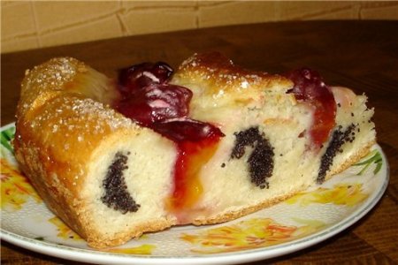 Рецепт Сдобный спиральный пирог с черносливом и маком