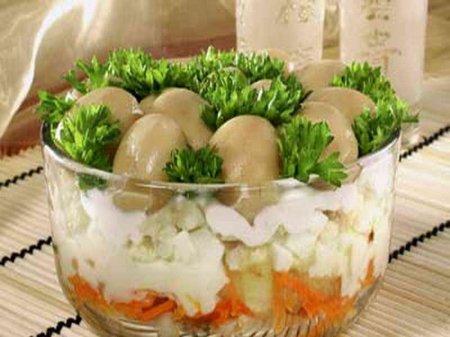 Рецепт Слоеный салат из минтая с шампиньонами