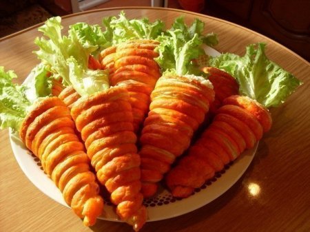Рецепт Оригинальная закуска из слоеного теста "Морковь"