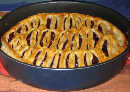 Рецепт Слоеный пирог с вишней