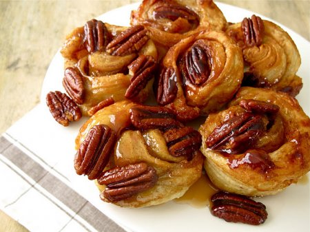 Рецепт Слоеные булочки с орехами пекан
