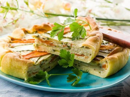 Рецепт Летний пирог с кабачками, болгарским перцем и яично-сырной заливкой