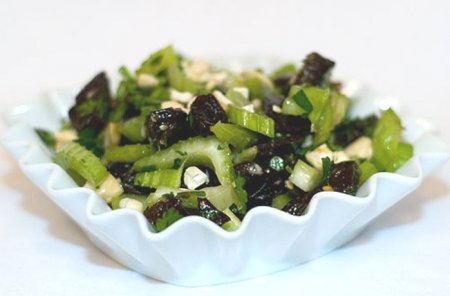 Салат из сельдерея и чернослива - для похудения