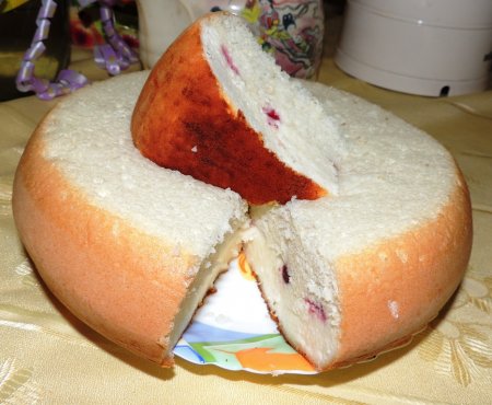 Творожно-бисквитный пирог с ягодами
