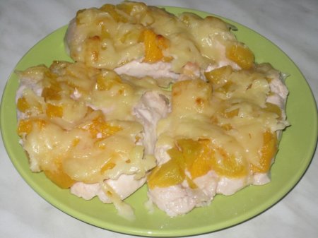 Рецепт Куриное филе, запеченное с персиками и сыром