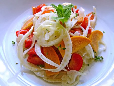Рецепт Салат из фенхеля, с хурмой, помидорами и бальзамическим уксусом