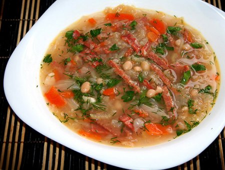Польский суп фасолевый с колбасой