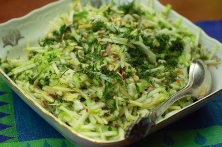 Салат из кольраби с огурцом