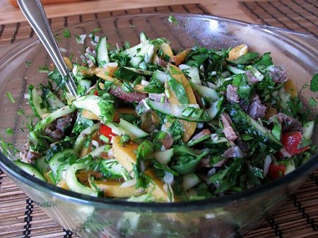 Рецепт Салат с говядиной и абрикосом