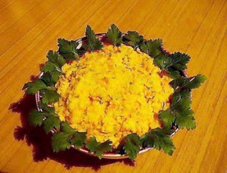 Рецепт Салат из сыра с чесноком