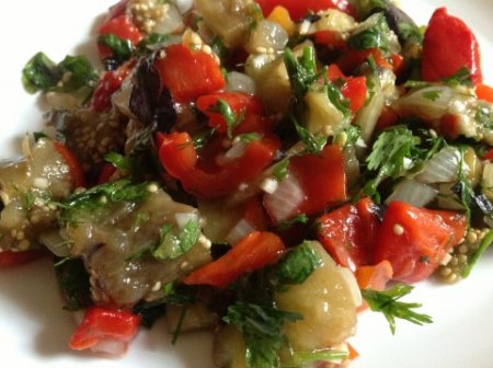 Рецепт Теплый салат из баклажанов и сладкого перца