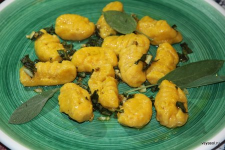 Рецепт Ньокки из тыквы в сливочно-чесночном соусе с шалфеем