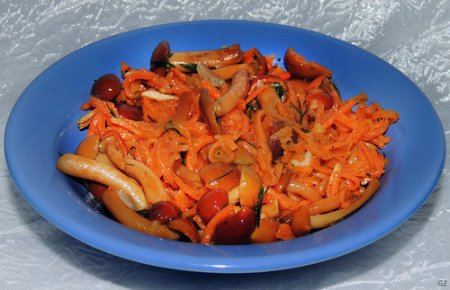  Морковь по-корейски с опятами