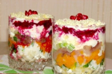 Рецепт Слоеный салатик со скумбрией "Новый год"