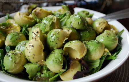 Рецепт Cалат из салатных листьев с авокадо