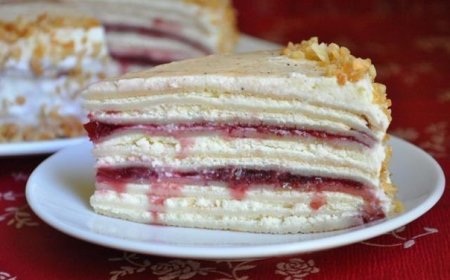 Рецепт Сливочно-творожный блинный торт с вишневым джемом