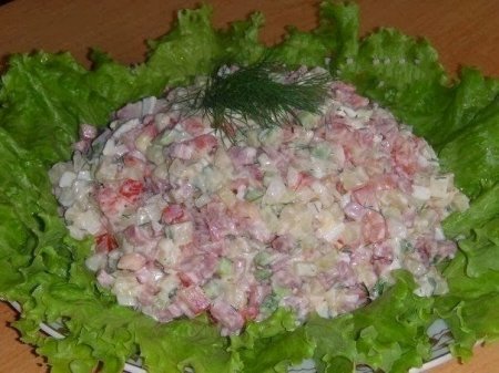 Рецепт Салат с копченой колбаской