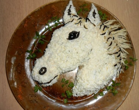 Рецепт Новогодний салат "Белая сказочная лошадь"