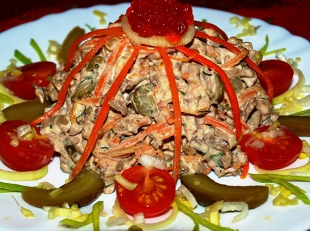 Рецепт Печеночный салат с солеными огурцами и морковью