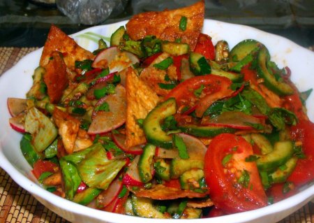 Рецепт Ливанский салат Фаттуш (Fattoush) с чипсами из лаваша