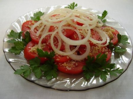 Рецепт Диетический салат из помидоров с орехами
