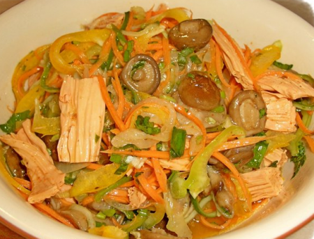 Салат с морковью, спаржей и грибами шиитаки по-корейски