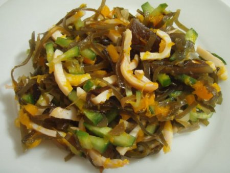 Салат из кальмаров с морской капустой