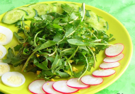 Салат с листиками одуванчика