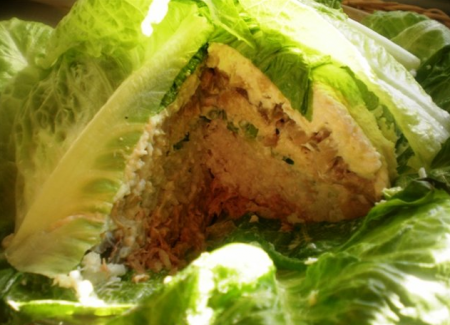 Салат из рыбы, листового салата "Кочан капусты"