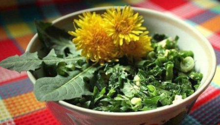 Салат из листьев одуванчика "Весенний" 