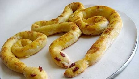 Рецепт Пирожки-змейки с бананом