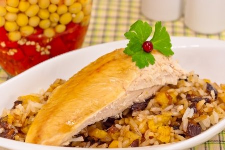 Рецепт Курица, фаршированная рисом и сухофруктами