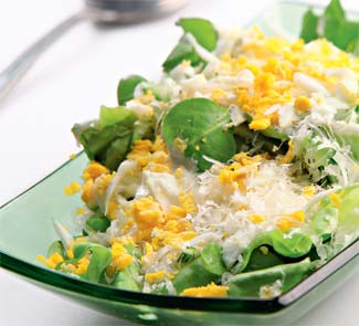 Рецепт Зеленый салат с яично-сырной заправкой